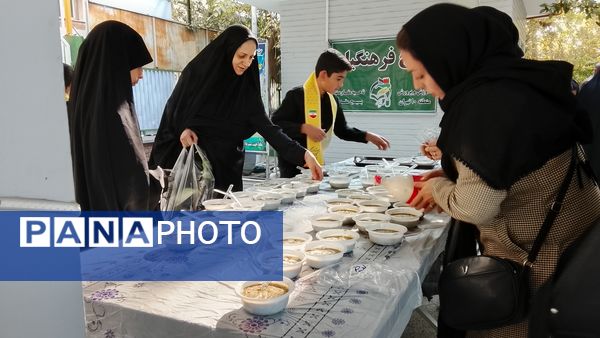 برپایی موکب دانش‌آموزان پیشتاز در منطقه ۱۰ در سالروز شهادت حضرت زهرا (س)