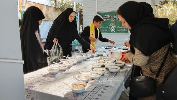 برپایی موکب دانش‌آموزان پیشتاز در منطقه ۱۰ در سالروز شهادت حضرت زهرا (س)