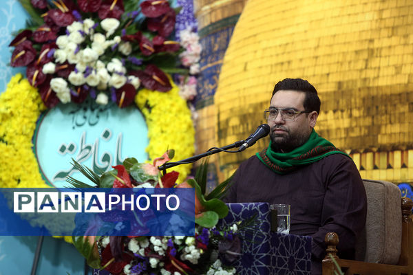 محفل کرسی ملی تلاوت نوجوانان فاطمی در حرم حضرت معصومه(س)