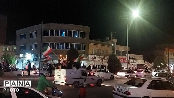 نیشابوری ها تا پایان جنگ  به  بلوار فضل با پرچم ایران  می آیند 