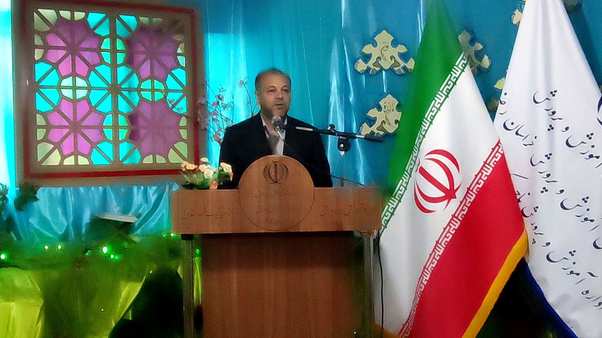 راه توفیق و سعادت در دنیا و آخرت ، چنگ زدن به ریسمان الهی است