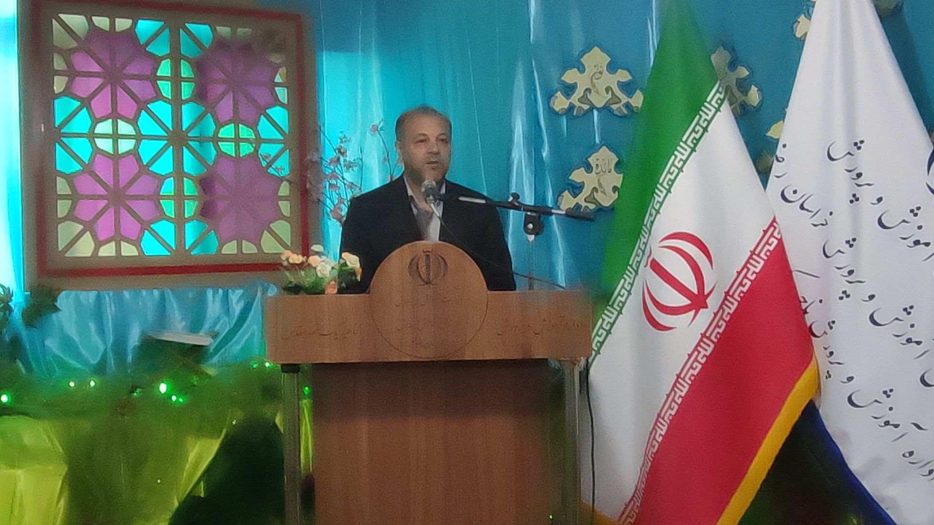 راه توفیق و سعادت در دنیا و آخرت ، چنگ زدن به ریسمان الهی است