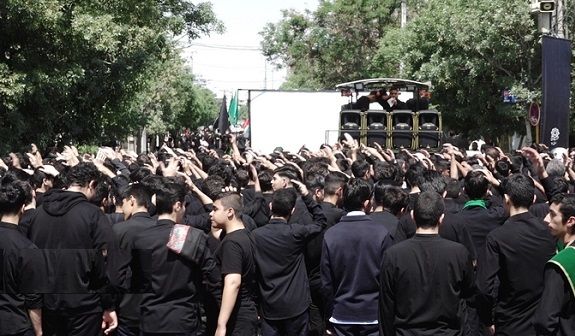 دسته عزاداری دانش‌آموزان دبیرستان امام صادق(ع) قم در سالروز شهادت رئیس مکتب جعفری

