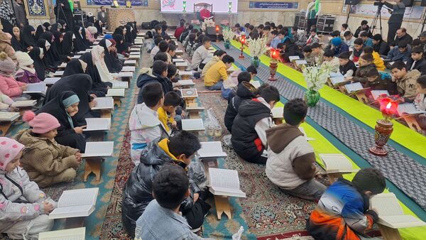 محفل هفتگی انس با قرآن به میزبانی استان البرز در آستان امامزاده حسن(ع) کرج