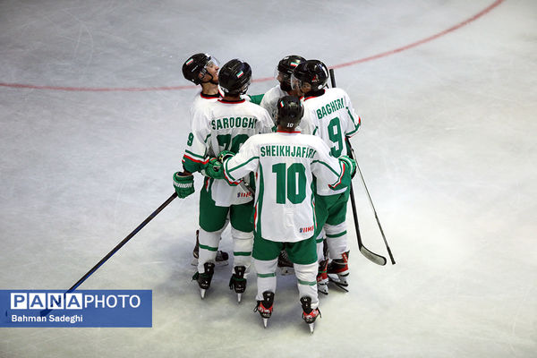 دیدار تیم ملی هاکی روی یخ ایران و تیم جوانان