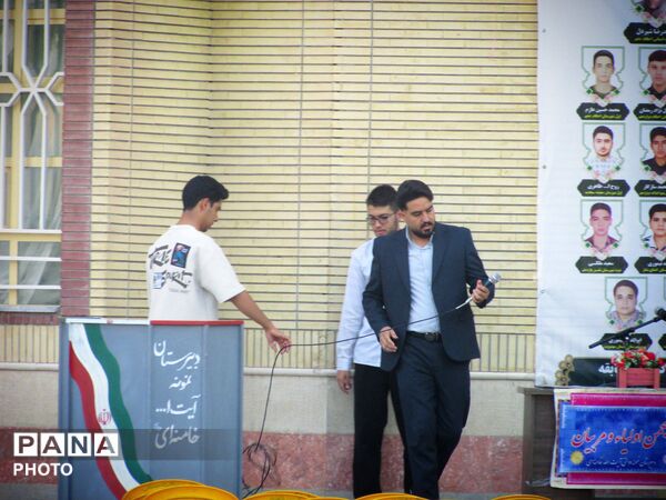 جلسه انجمن اولیا دبیرستان نمونه دولتی شهید آیت‌الله خامنه‌ای 