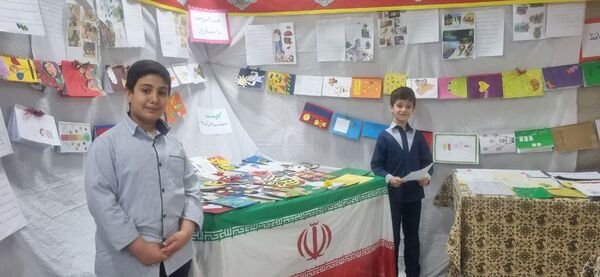 نمایشگاه دهه فجر در دبستان خاتم‌الانبیاء (ص)