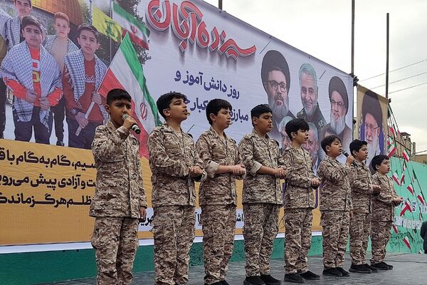 حضور پرشکوه دانش‌آموزان کهریزک و باقرشهر در راهپیمایی ۱۳ آبان