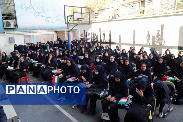 نواختن زنگ آغاز سال تحصیلی با حضور وزیر دادگستری 