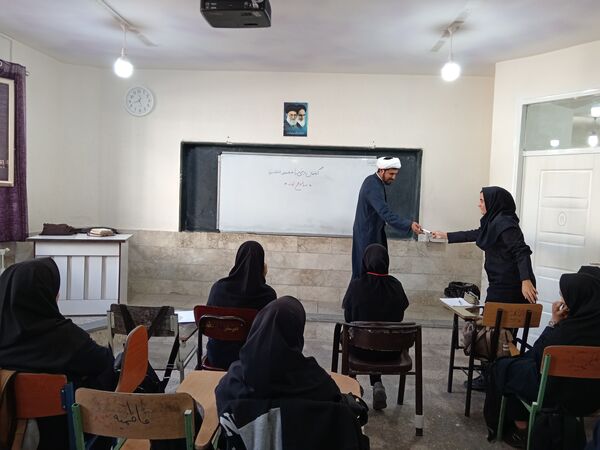 گفتمان دینی در دبیرستان دخترانه فاطمیه کاشمر