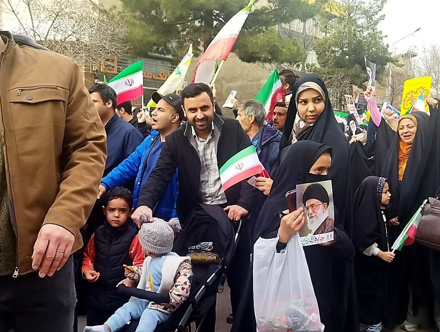 حضور افشار مختلف مردم نیشابور در راهپیمایی ۲۲ بهمن 