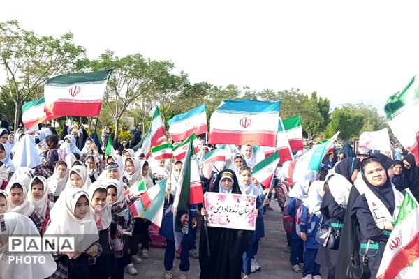 اجتماع صمیمی دانش‌آموزان نیشابور به یاد ۱۶۸ فرشته های دبستان شجره طیبه ی میناب