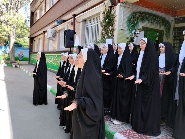 به صدا درآوردن زنگ سپاس‌ معلم در مدرسه شاهد شهید ناصری