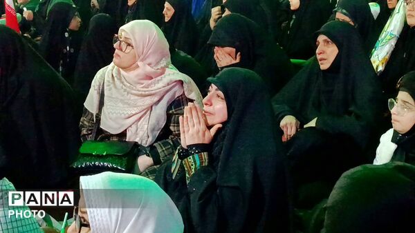 چهلم رهبر شهیدمان و کودکان میناب در میدان بازار دوم نازى آباد