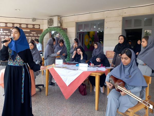 گرامیداشت روز حافظ و خوشنویسی در دبیرستان آرمینه مصلی نژاد ناحیه ۶