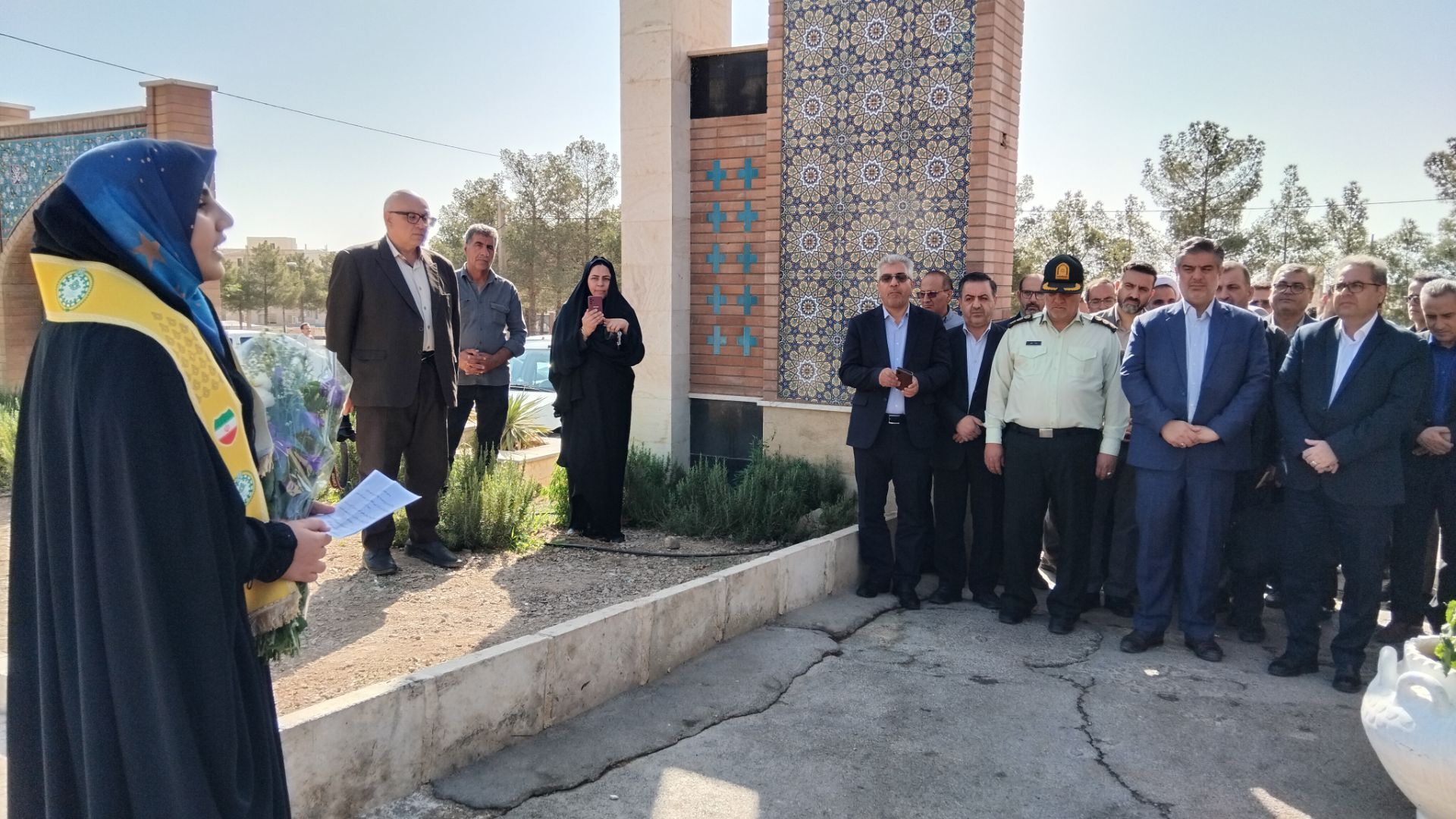 استاندار مرکزی در محلات؛ تجدید میثاق با شهدا و افتتاح ۸۳۴ میلیارد ریال پروژه عمرانی در هفته دولت