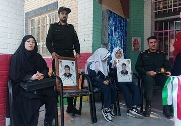 نواخته شدن زنگ مهر در مدرسه سید مهدی موجانی با عطر یاد شهیدان 