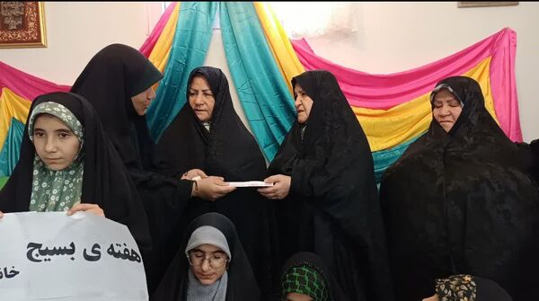 دیدار دانش‌آموزان بسیجی جوکار با خانواده شهید قاسم محمدی