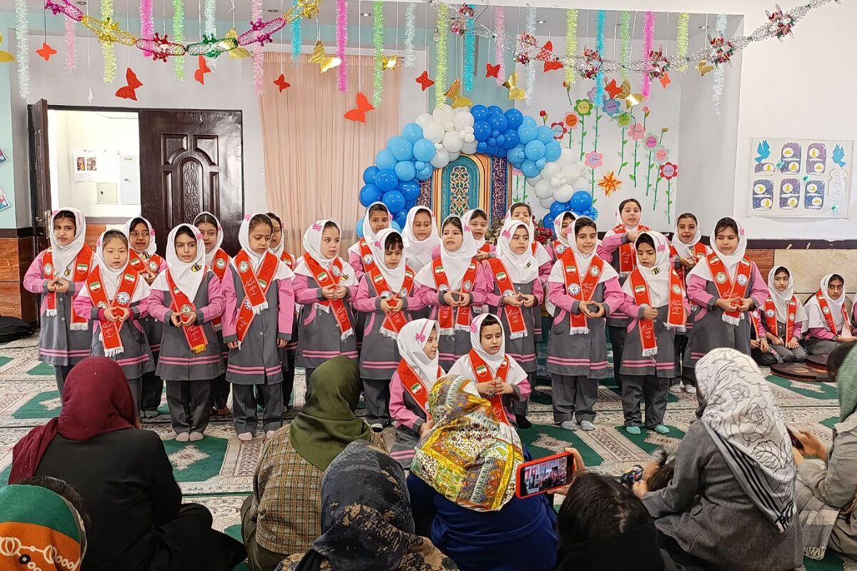حضور دانش‌آموزان مدارس ناحیه دو شهرری در جشن ولادت حضرت فاطمه (س)