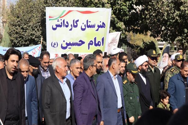 حضور پرشور دانش‌آموزان پاکدشتی در راهپیمایی روز ۱۳ آبان