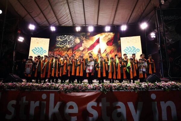 منتظران ظهور در میدان ولیعصر (عج) گرد هم آمدند