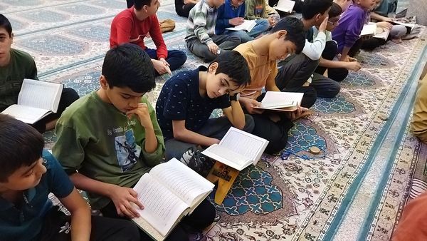 دم دمای اذان و قرائت آیاتی چند از قرآن 