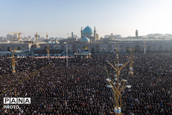 اقامه نماز عید فطر در حرم مطهر رضوی-۱
