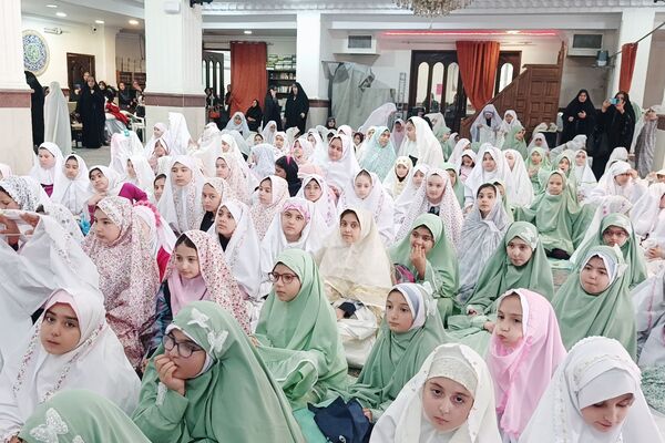 آیین جشن تکلیف دانش‌آموزان دختر شهرستان پردیس در فضایی معنوی و باشکوه