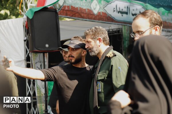 حضور فرمانده سپاه تهران در میان خیل زائران جاماندگان اربعین