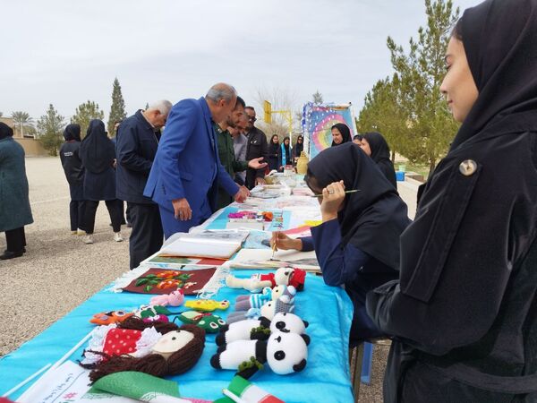 جشن مدرسه‌ای «ایرانمون» در مدرسه شهدای میانشهر