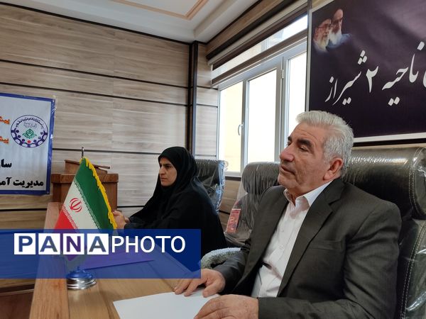 اهدای حکم دانش‌آموزان شورای دانش‌آموزی ناحیه 2