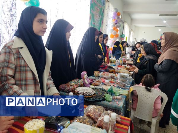 بازارچه دست‌سازه‌های دانش‌آموزان شهر راز