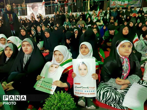 چهلم رهبر شهیدمان و کودکان میناب در میدان بازار دوم نازى آباد
