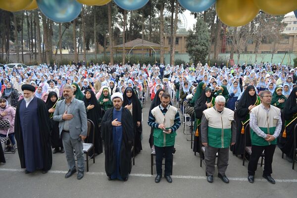 حضور خادمان رضوی در مدرسه قدر بهارستان‌دو