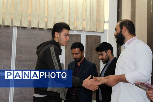 آیین تجلیل از برگزیدگان پسر مسابقات قرآن، عترت و نماز شهرستان بن 