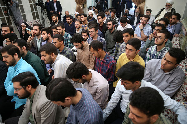 دیدار جمعی از مدال‌آوران المپیادهای دانش‌آموزی و دانشجویی با مقام معظم رهبری