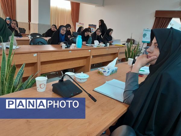 دوره تربیت معلم اقدام پژوهی در سطح نواحی مشهد