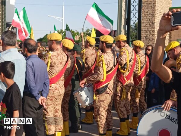 مراسم خاکسپاری شهیده دانش‌آموز «فاطمه موحدان» در یزد