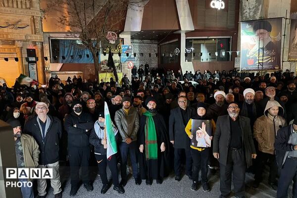 خروش حماسی مردم فیروزکوه در شب برفی میدان معلم