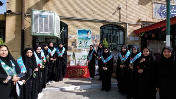 آیین گرامیداشت هفته دفاع مقدس در دبیرستان حضرت زهرا ناحیه ۶