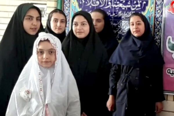 حضور پرشور دانش‌آموزان بیجار در نماز جمعه به‌مناسبت هفته دفاع مقدس