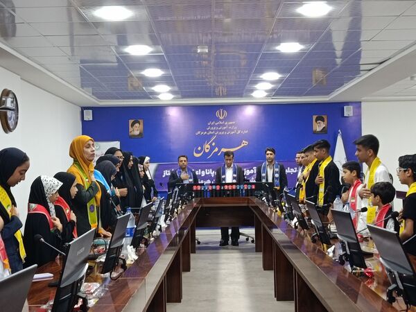 تجلیل از خبرنگاران پانای هرمزگان با حضور مدیرکل آموزش و پرورش 