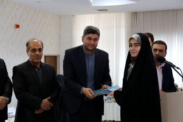نشست مدیرکل آموزش و پرورش آذربایجان شرقی با نمایندگان مجلس دانش‌آموزی