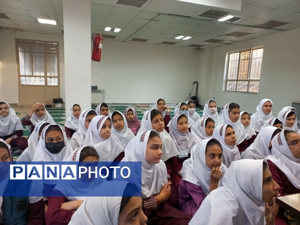 جلسه توجیهی  سفیران سلامت دبستان دخترانه شطیطه۲