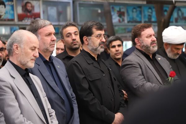 ادای احترام مسئولان قم به شهدا در هفته دولت