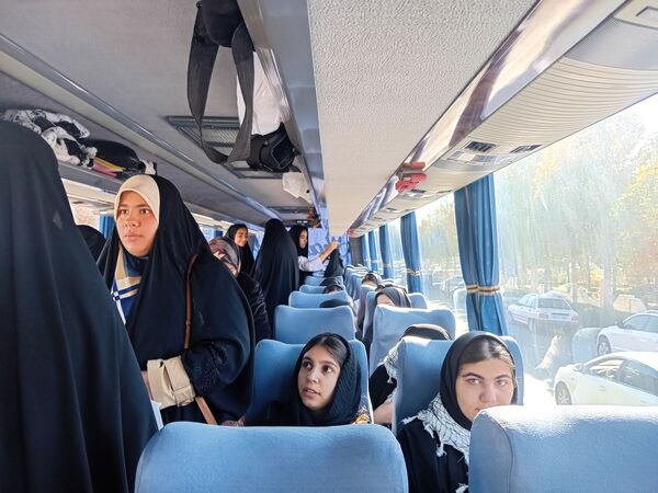 اعزام دانش‌آموزان دختر آشخانه به اردوی راهیان نور