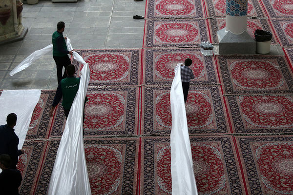 ضیافت افطاری ۲۵ هزار نفری حرم بانوی کرامت در شب میلاد کریم اهل بیت (ع)