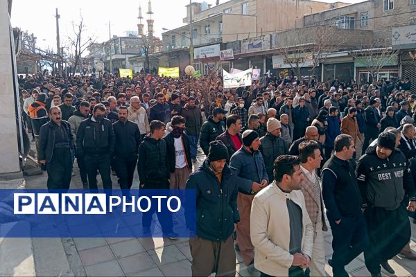 راهپیمایی یوم‌الله ۲۲بهمن با حضور گسترده مردم و نهادها در بانه
