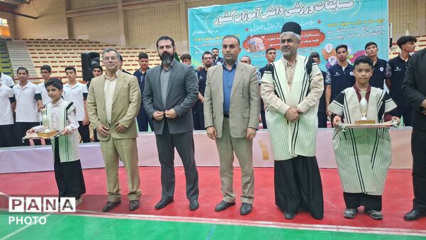 آیین اختتامیه مسابقات ورزشی دانش‌آموزان پسر قطب پنج کشور در چهارمحال و بختیاری 