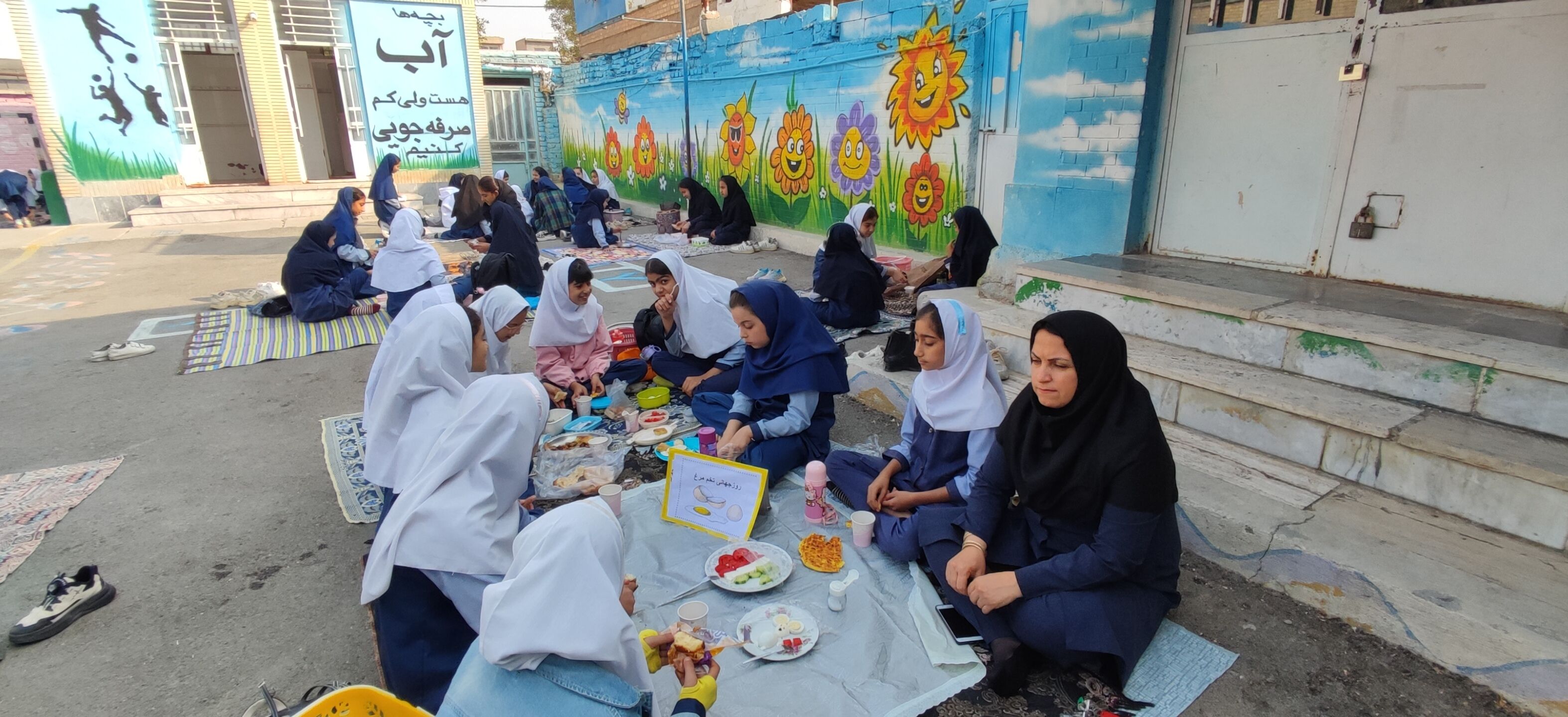 صبحانه سلامت و روز جهانی تخم مرغ در مدرسه شهید خاقانی شهرستان شیروان